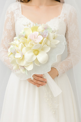 Bioren Tüllü İncili Manolya ve Ortancalı Gelin Çiçeği