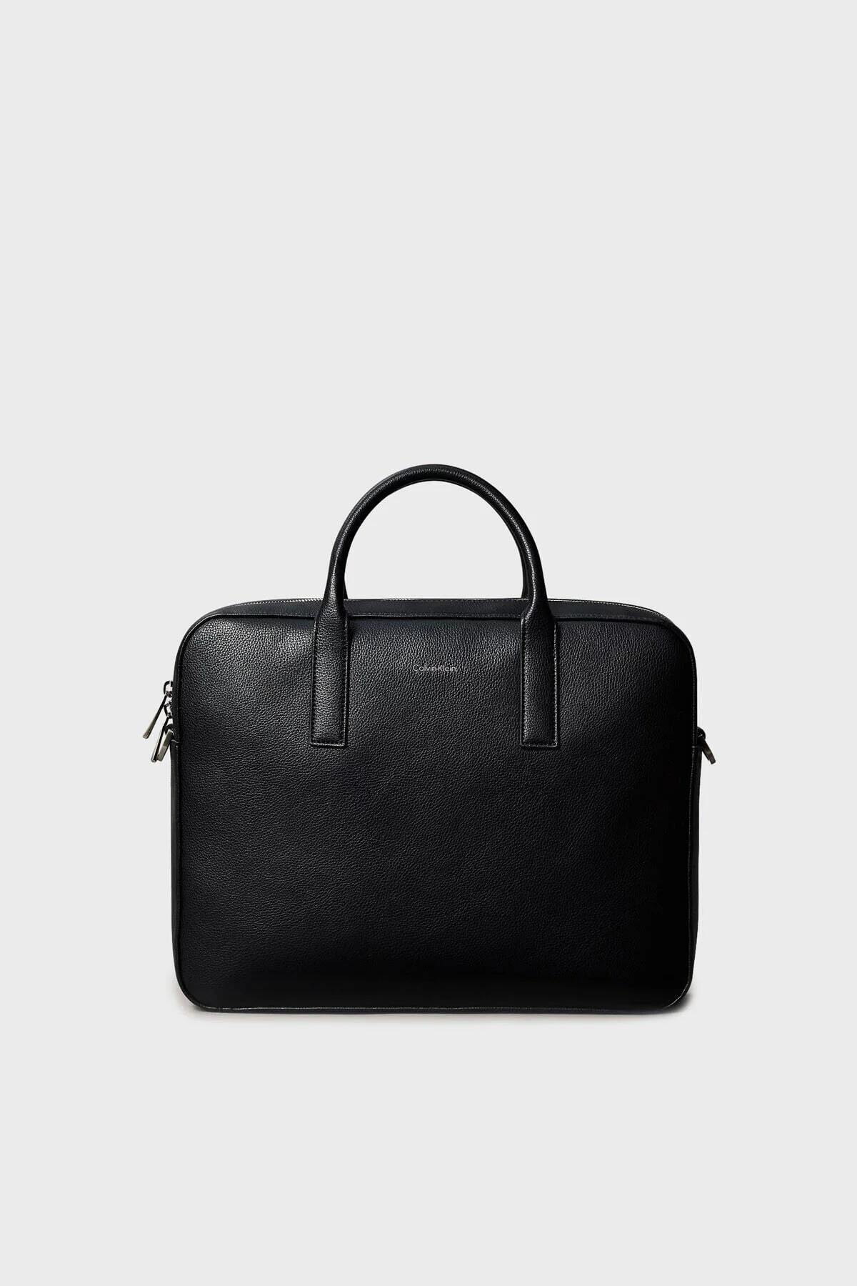 کلوین کلاین کیف لپ‌تاپ مردانه LV مدل LV04D3157GUB1 مناسب برای لپ‌تاپ‌های ۱۵ اینچی با بند قابل تنظیم و لوگو