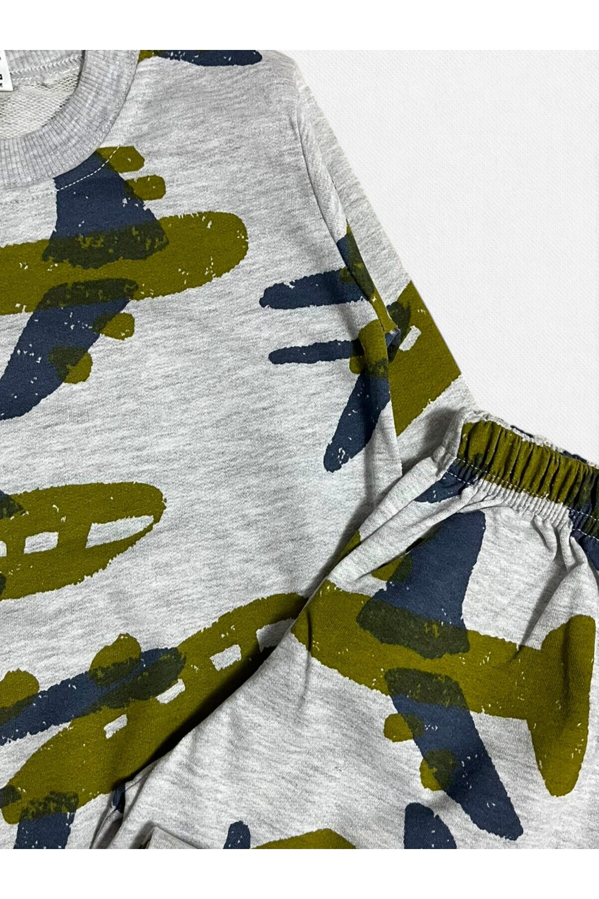 Fil Kids Erkek Çocuk Pamuklu Kumaş Gri Renk Uçak Desenli Uzun Kollu Şardonlu Kışlık Pijama Takımı fotoğrafı 2 (önizleme)