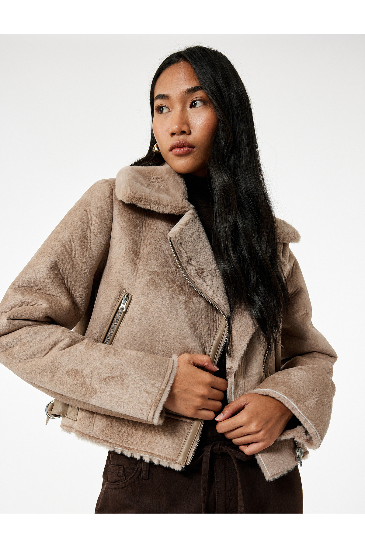 کت جیر مصنوعی زنانه کوتون مدل کراپ با یقه خز مصنوعی، یقه کراواتی، آستین بلند، زیپ‌دار و جیب‌دار