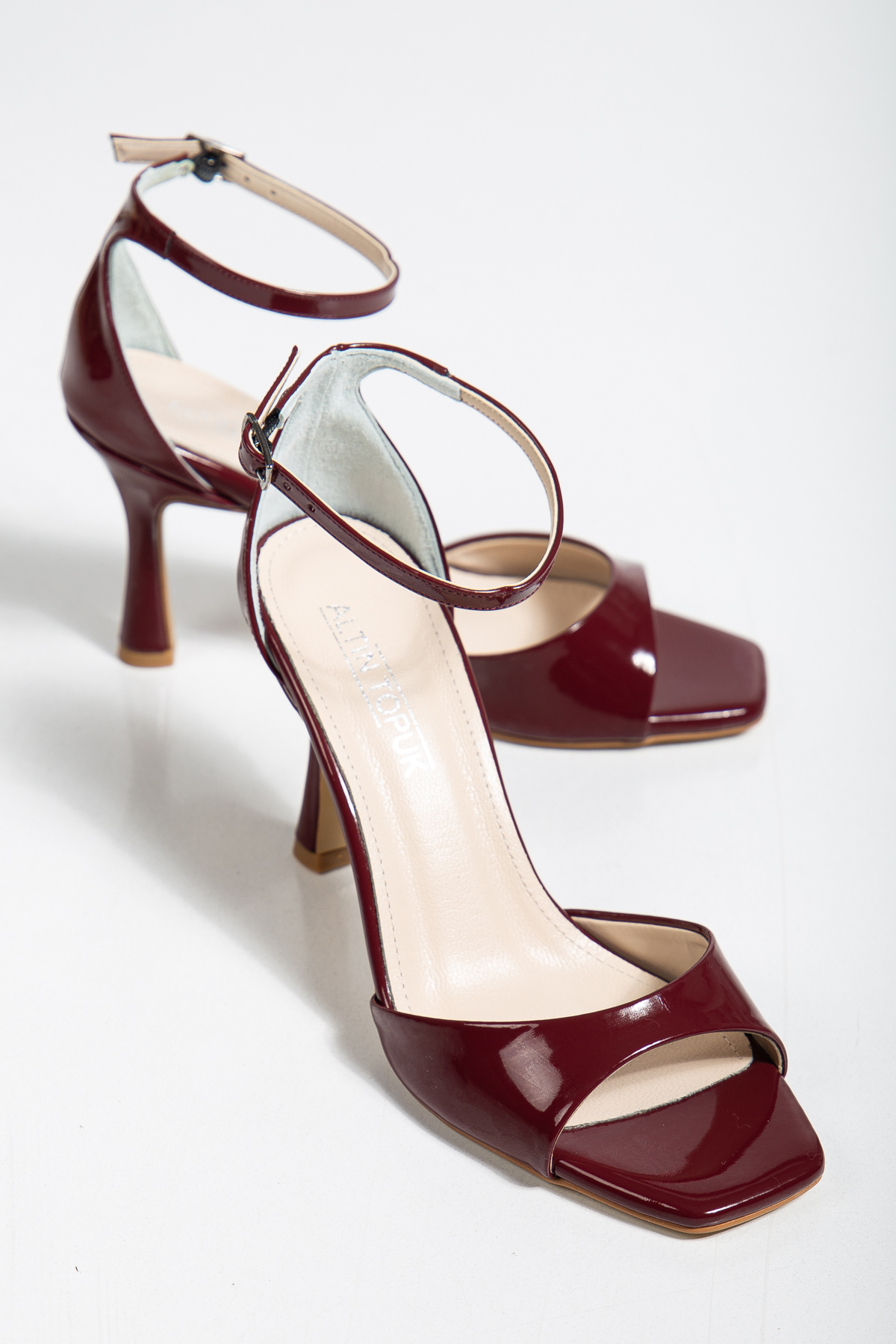 ALTIN TOPUK Kadın Bordo Rugan Topuklu Ayakkabı