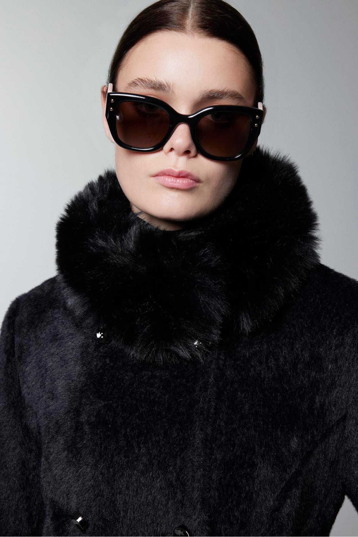 Zühre  Kürk Yaka Düğme ve Kuşak Detaylı Kaban - Görsel 4