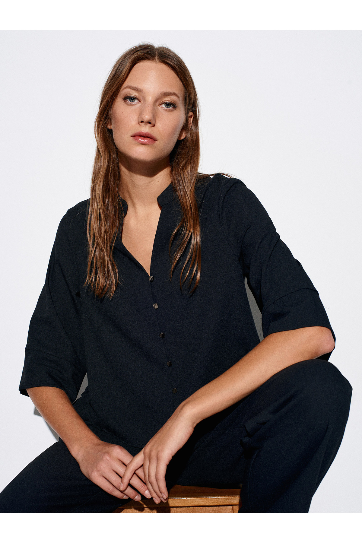 Dilvin 50530 V Yaka Düğmeli Bluz-Siyah