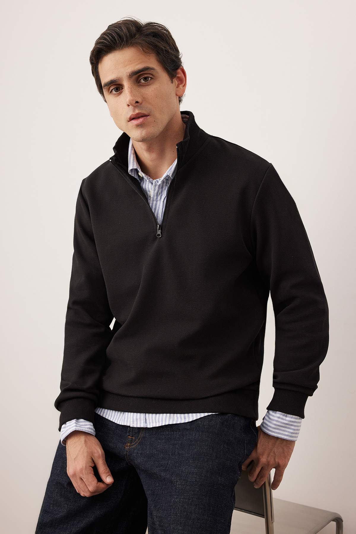 Trendyolmilla  Siyah Regular/Normal Kesim Kalın Dik Yaka Sweatshirt TMNAW26SW00025 - Görsel 2