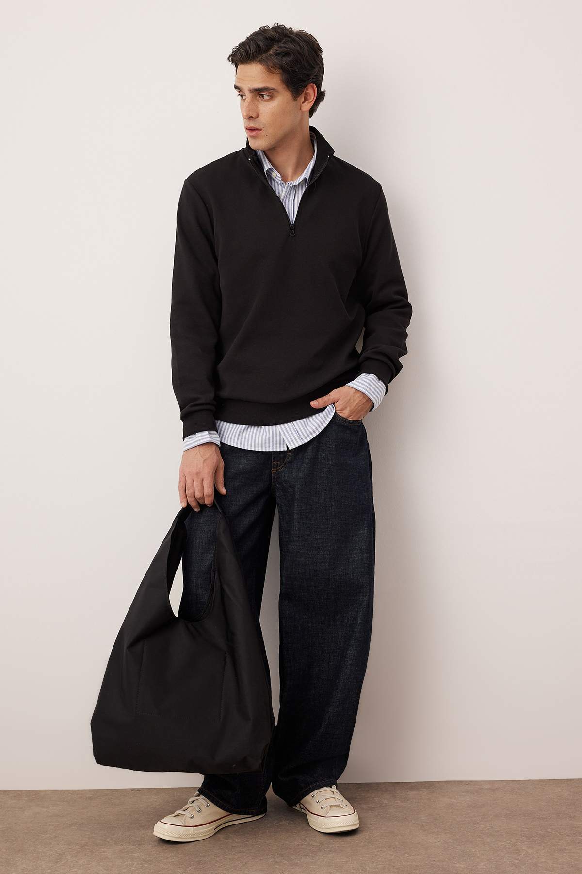 Trendyolmilla  Siyah Regular/Normal Kesim Kalın Dik Yaka Sweatshirt TMNAW26SW00025