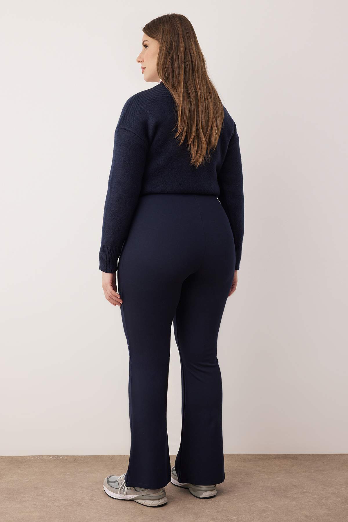 Trendyolmilla  Lacivert İnceltici Yüksek Bel Flare/İspanyol Paça Örme Büyük Beden Pantolon TBBSS24AR00033 - Görsel 4