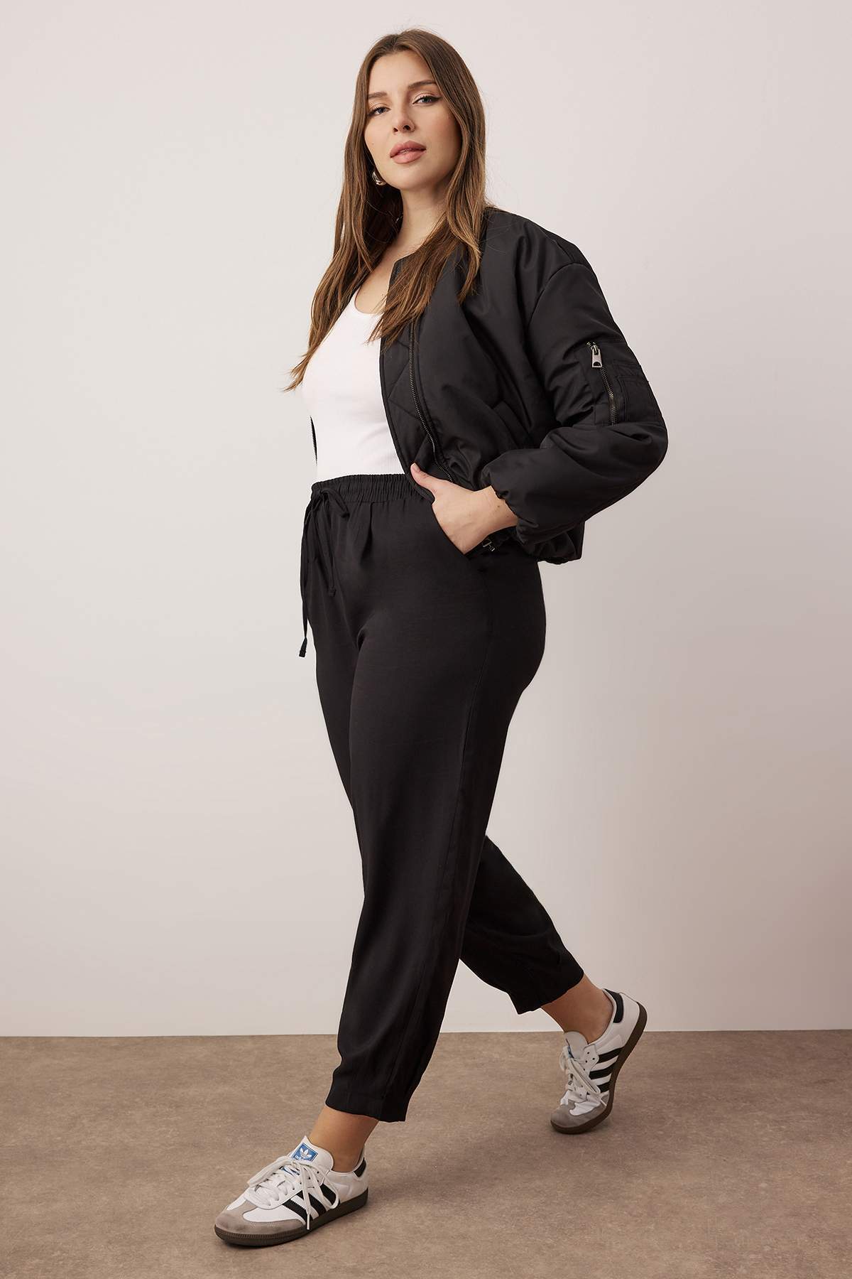 Trendyolmilla  Siyah Havuç/Şalvar Yüksek Bel Lastikli Paça Büyük Beden Dokuma Pantolon TBBAW26AR00022 - Görsel 2