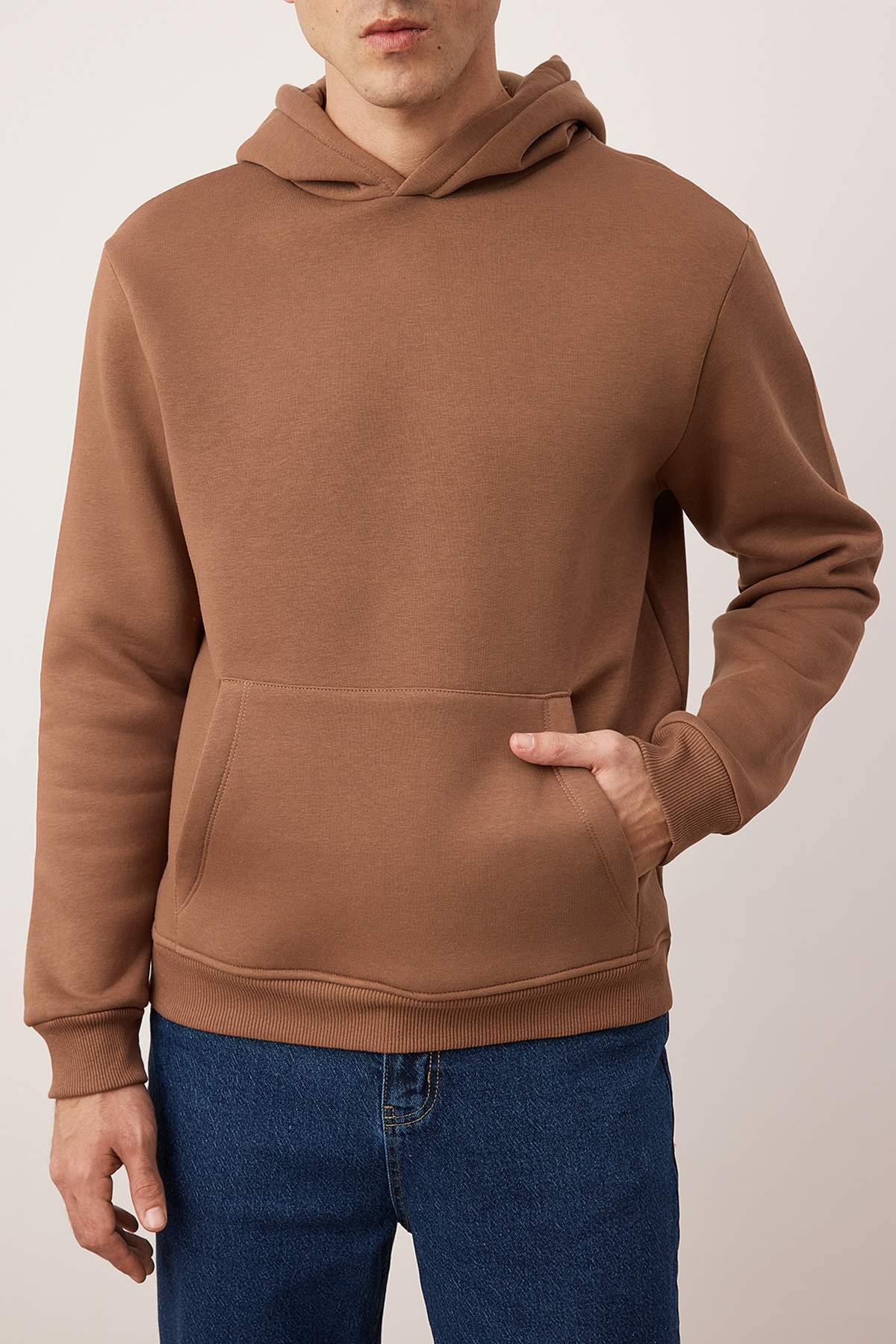 Trendyolmilla  Kahverengi Regular /Normal Kesim Sırt Baskılı Sweatshirt TMNAW20SW0163 - Görsel 3