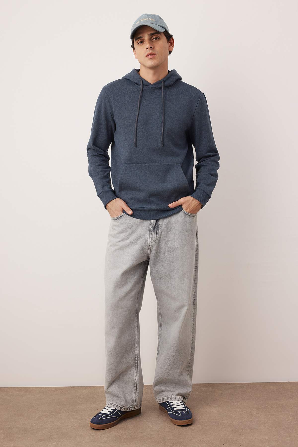 Trendyolmilla Man Indigo Regular/Normal Kesim Kapüşonlu İçi Polarlı Kalın Sweatshirt TMNAW26SW00016