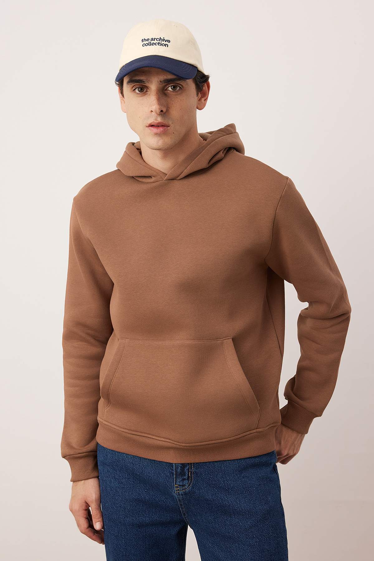 Trendyolmilla  Kahverengi Regular /Normal Kesim Sırt Baskılı Sweatshirt TMNAW20SW0163 - Görsel 2