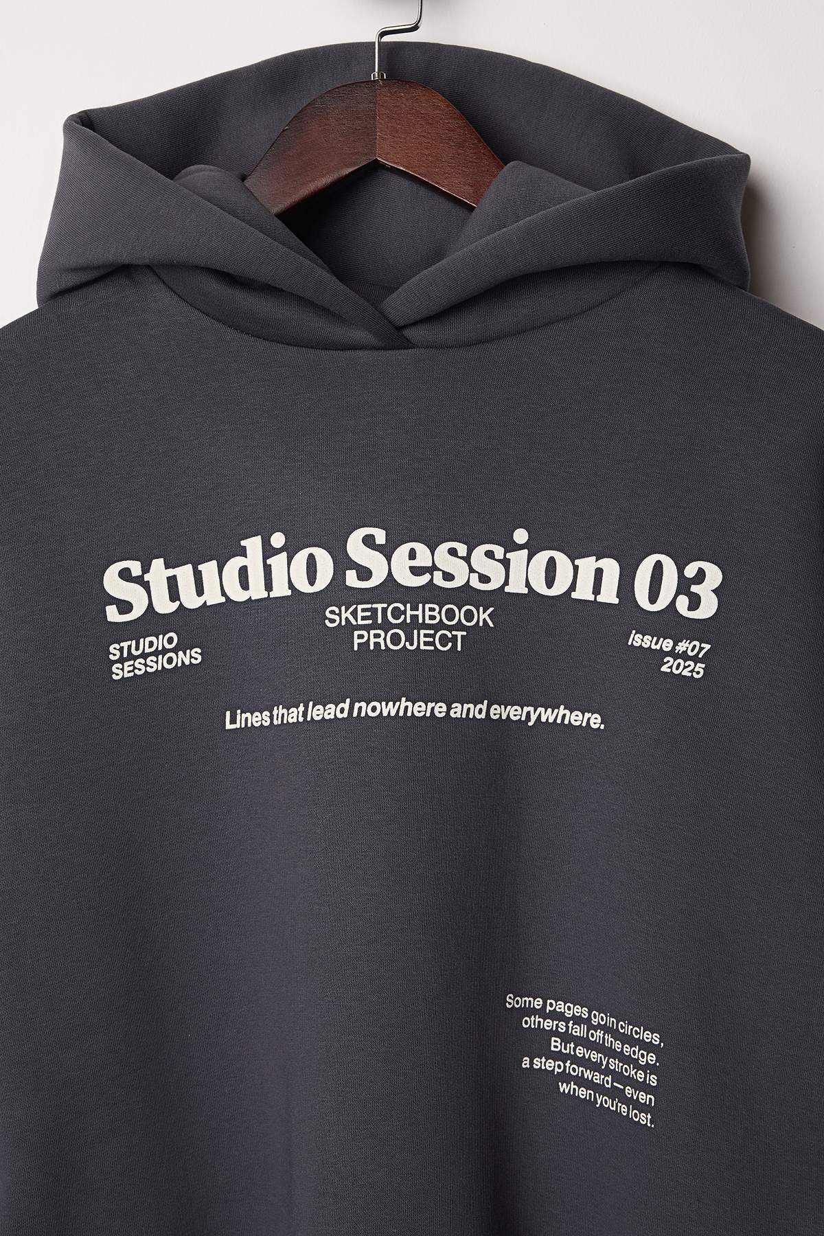 Trendyolmilla  Antrasit Kalın İçi Polarlı Kapüşonlu Slogan Baskılı Boxy Fit Örme Sweatshirt TWOAW26SW00217 - Görsel 7