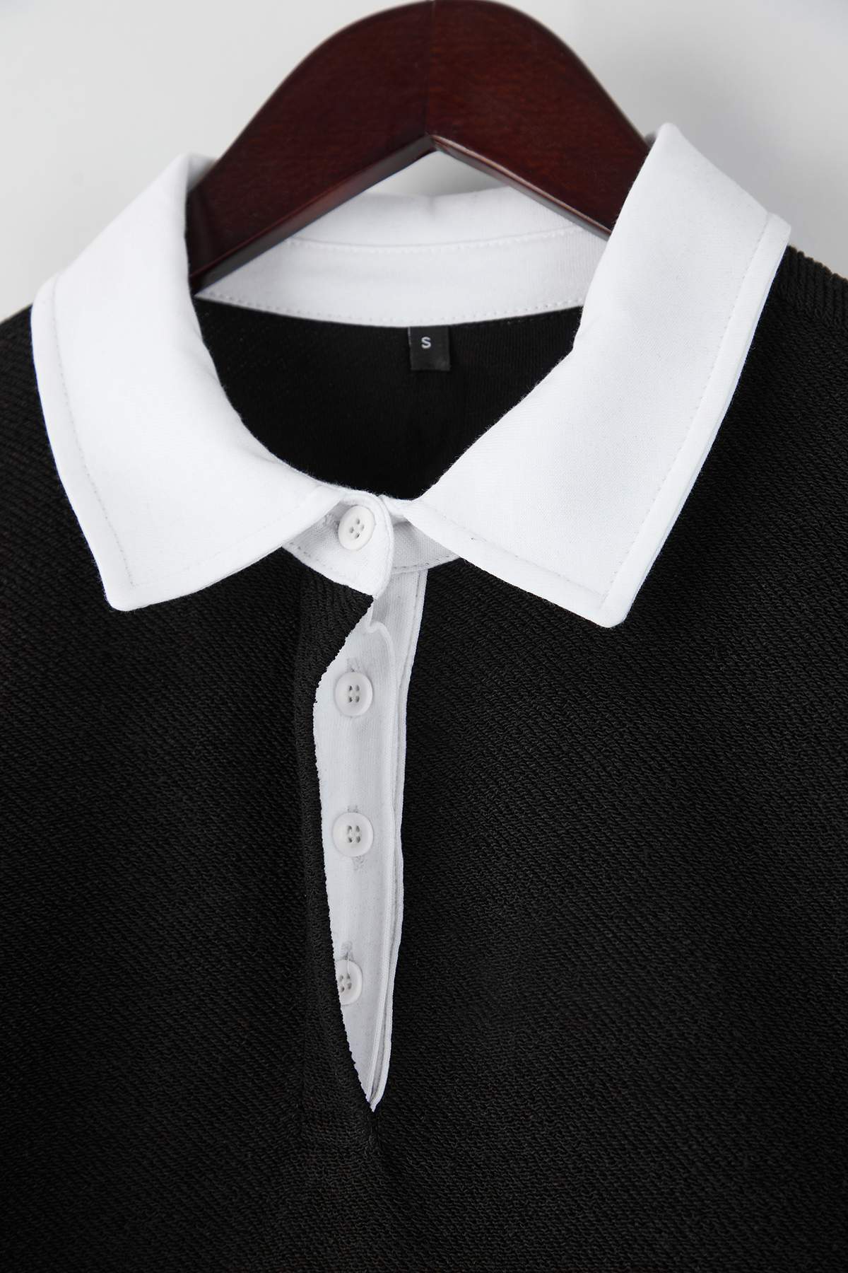 Trendyolmilla  Siyah Yeni Oversize/Geniş Kesim Nakış Detaylı Kalın Polo Yaka Sweatshirt TMNAW26SW00027 - Görsel 7