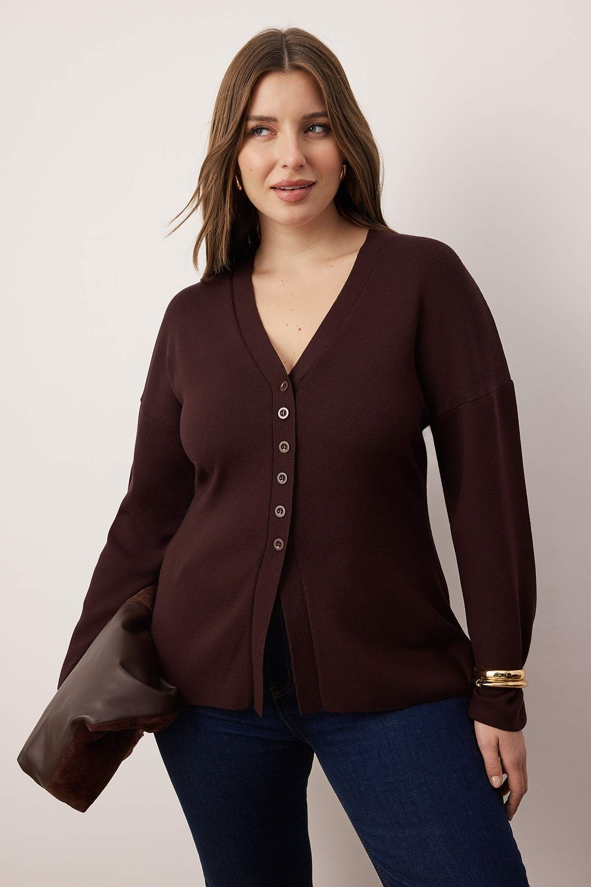 Trendyolmilla  Kahverengi V Yaka Merserize Görünümlü Premium İplik/Özel İplik Triko Hırka TBBAW26AV00036