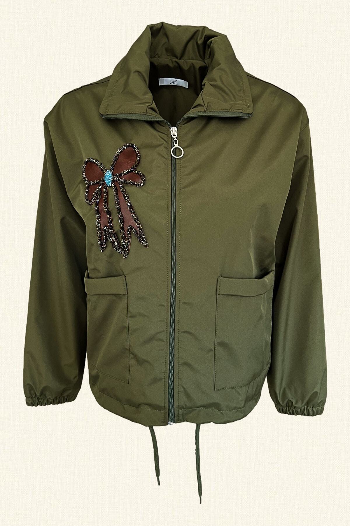 GZ Design  Deri Üzeri Fiyonk Figürlü Yeşil Yağmurluk - Görsel 2