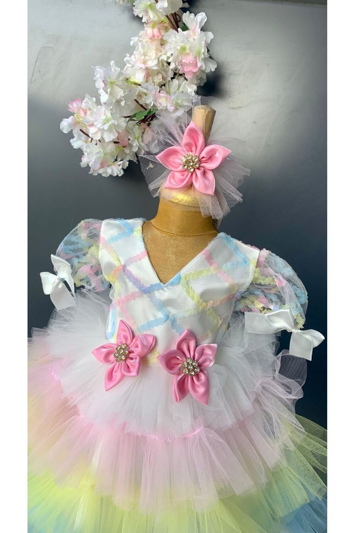 Ponpon Baby 1 yaş kız bebek renkli katkat tüllü prenses elbisesi doğum günü kıyafeti fotoğrafı 6 (önizleme)