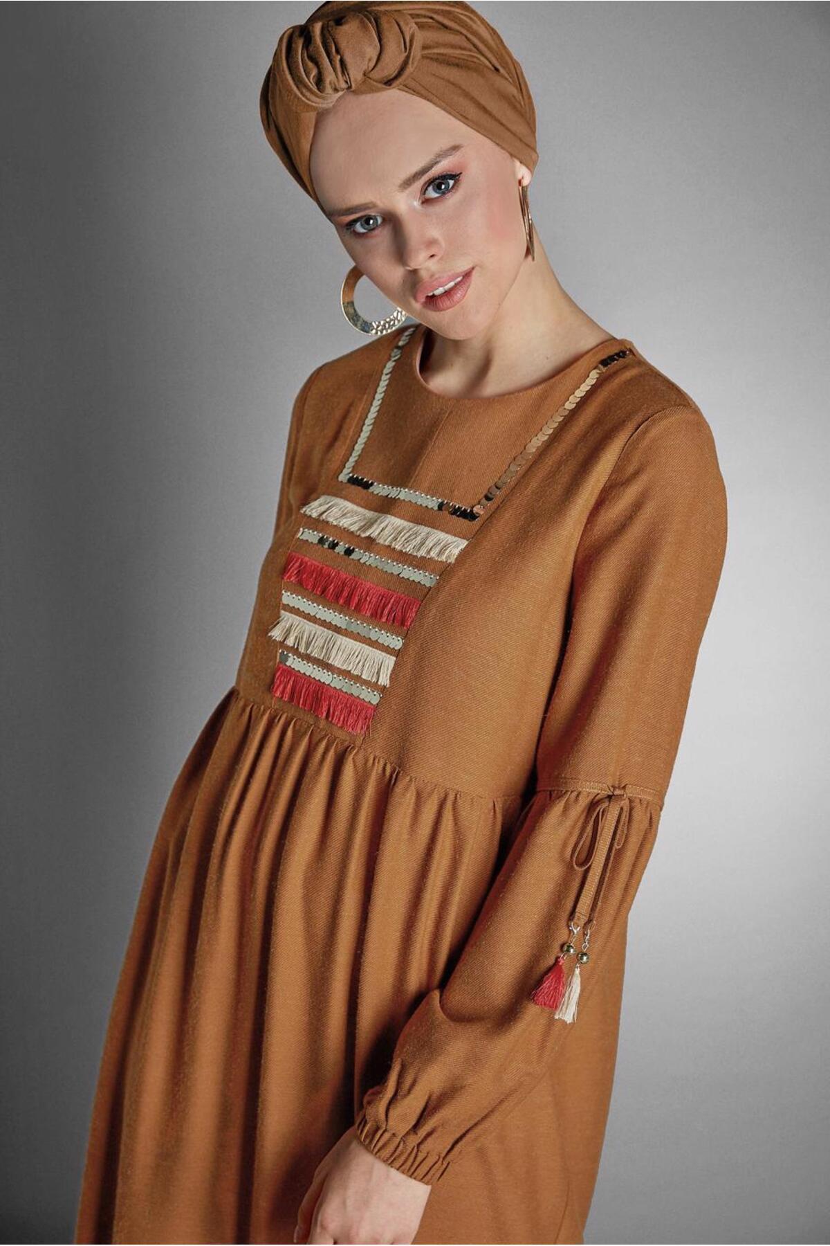 آلوینا لباس مجلسی پولک دوزی شده با آستین های توری ۴۰۱۱۸ آلوینا لباس مجلسی پولک دوزی شده با آستین های توری ۴۰۱۱۸