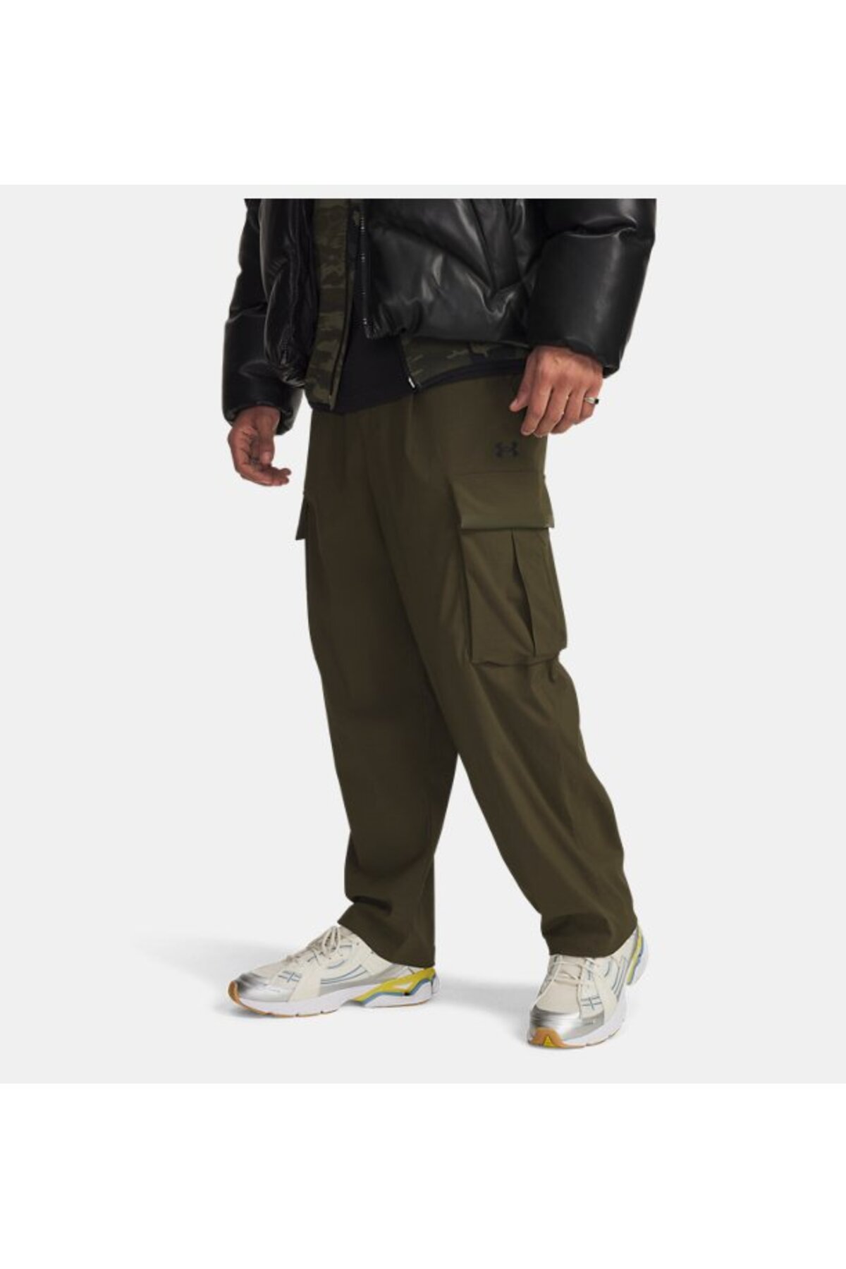 آندر آرمور شلوار ورزشی مردانه UA Unstpble TXTR مدل Cargo Woven کد ۶۰۰۳۸۶۲-۳۰۸