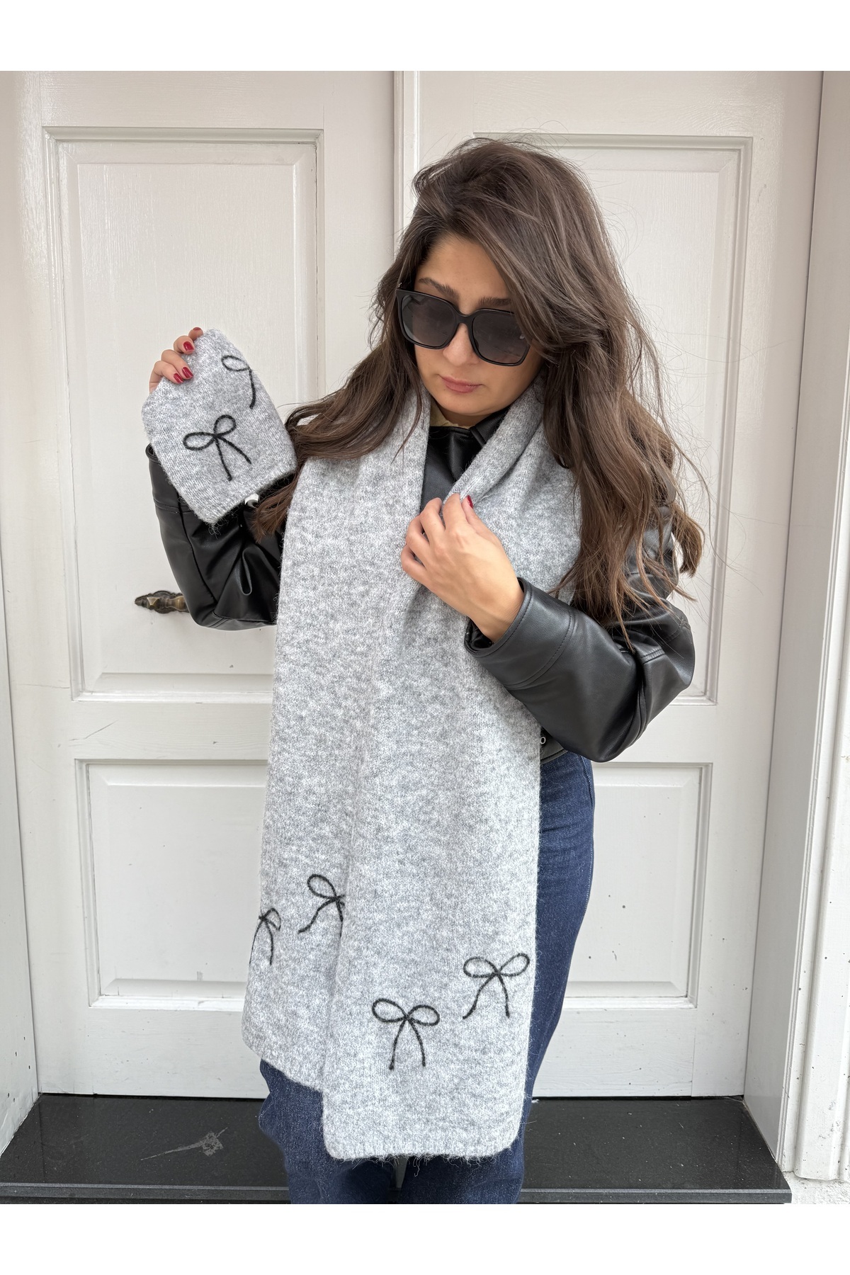 i-k global ticaret Yumuşak Dokulu Yün Karışımlı Fiyonk Detaylı Atkı Bere Takım