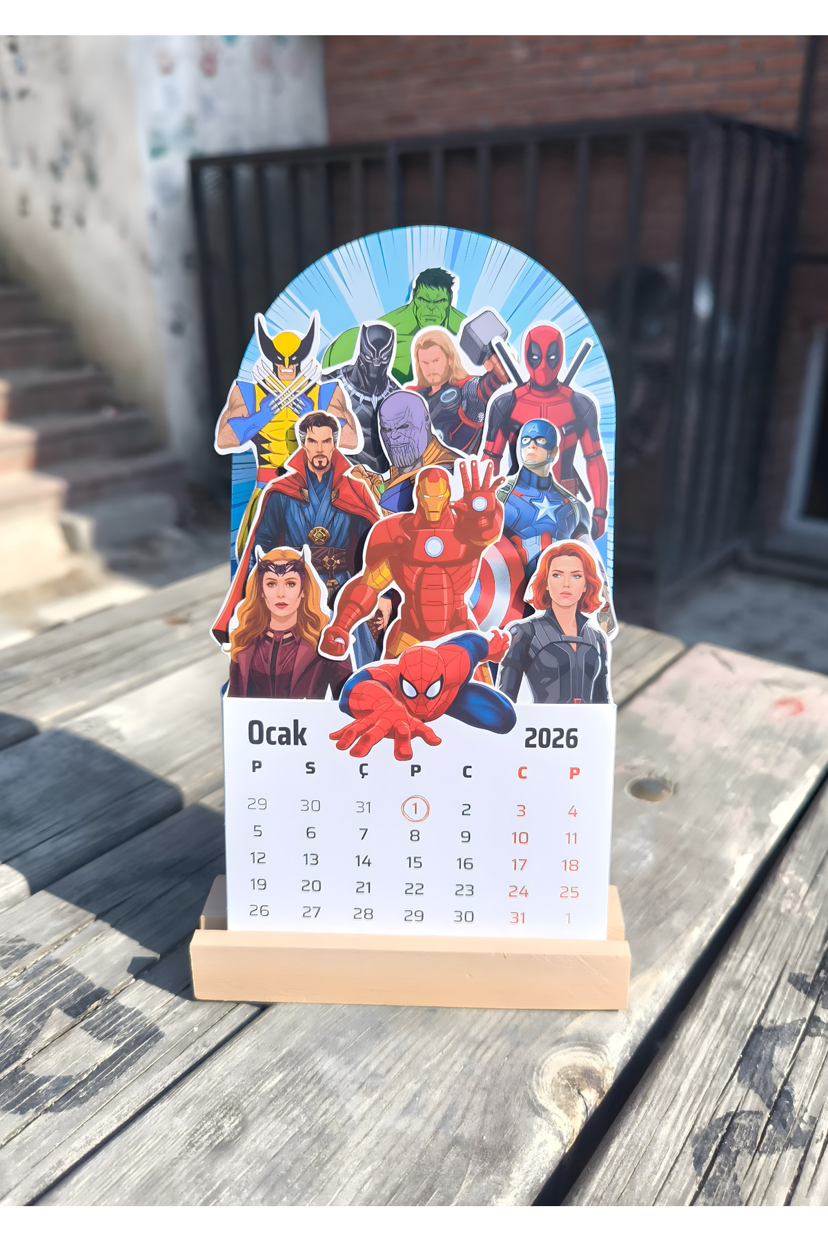 Miko Miko Şeyler 2026 Marvel Süper Kahraman Temalı Ahşap Standlı Masa Takvimi