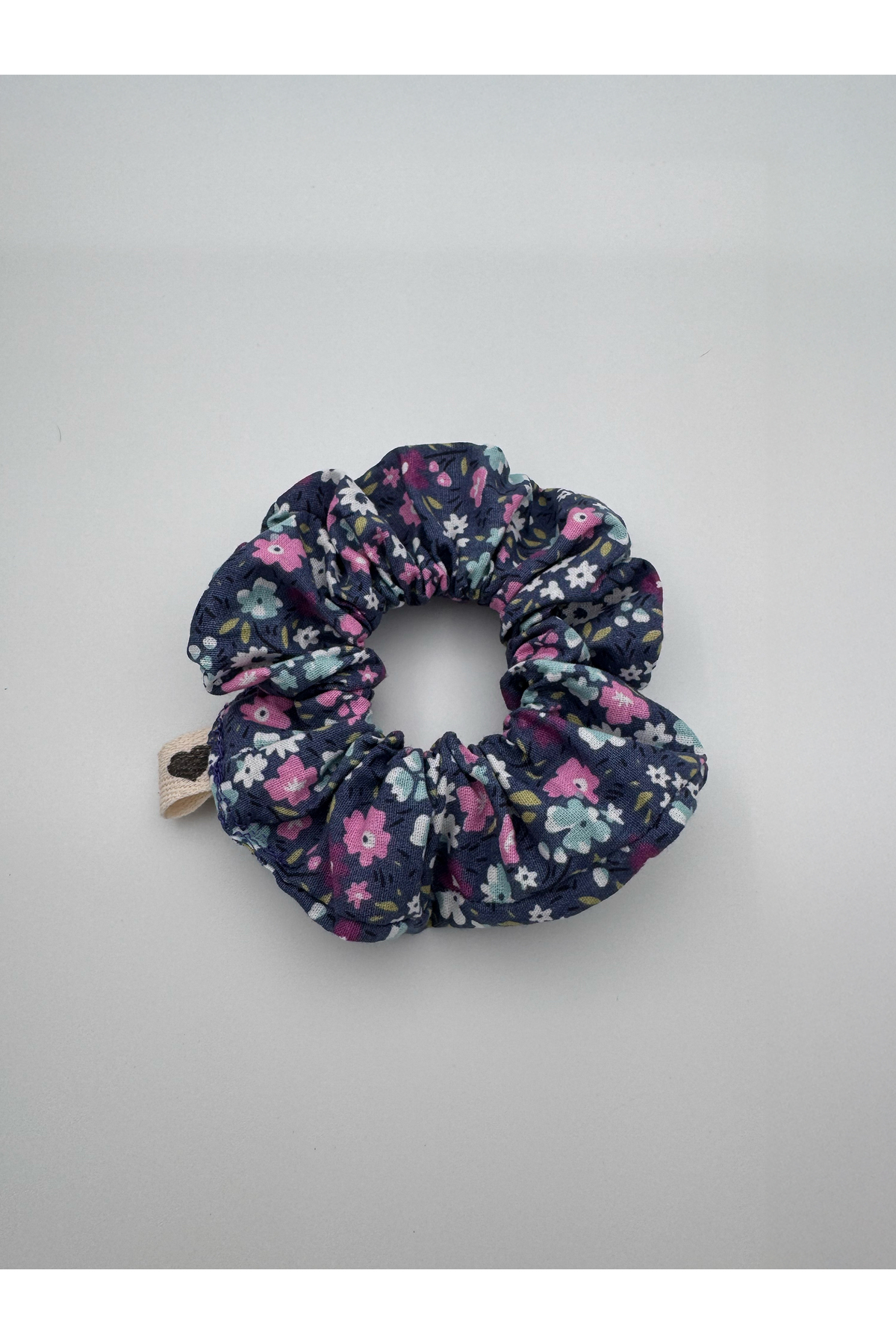 LoomaLoop 5'li Çiçekli Kumaş Toka Seti Topuz Tokası Scrunchies Lastikli Saç Aksesuarı görsel 6