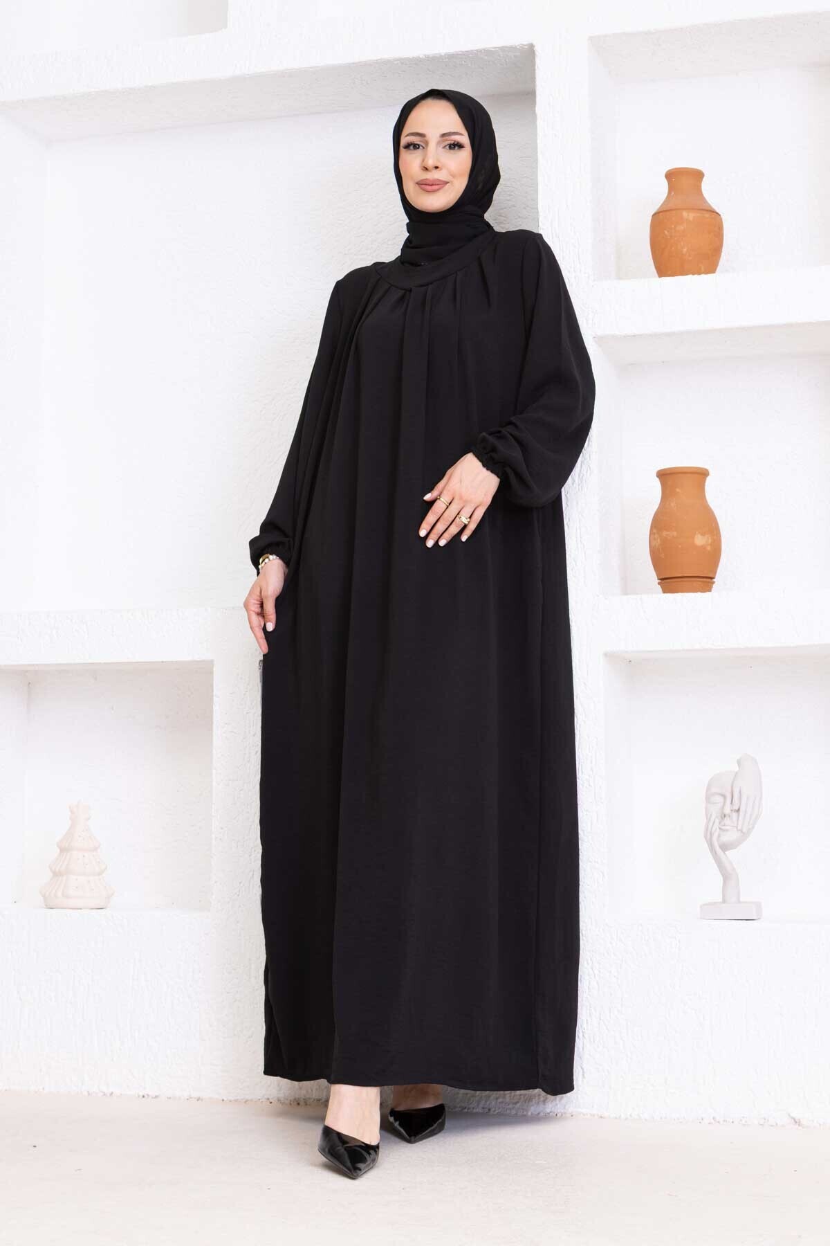 Aftorya Yakası Piliseli Ayrobin Elbise - Siyah