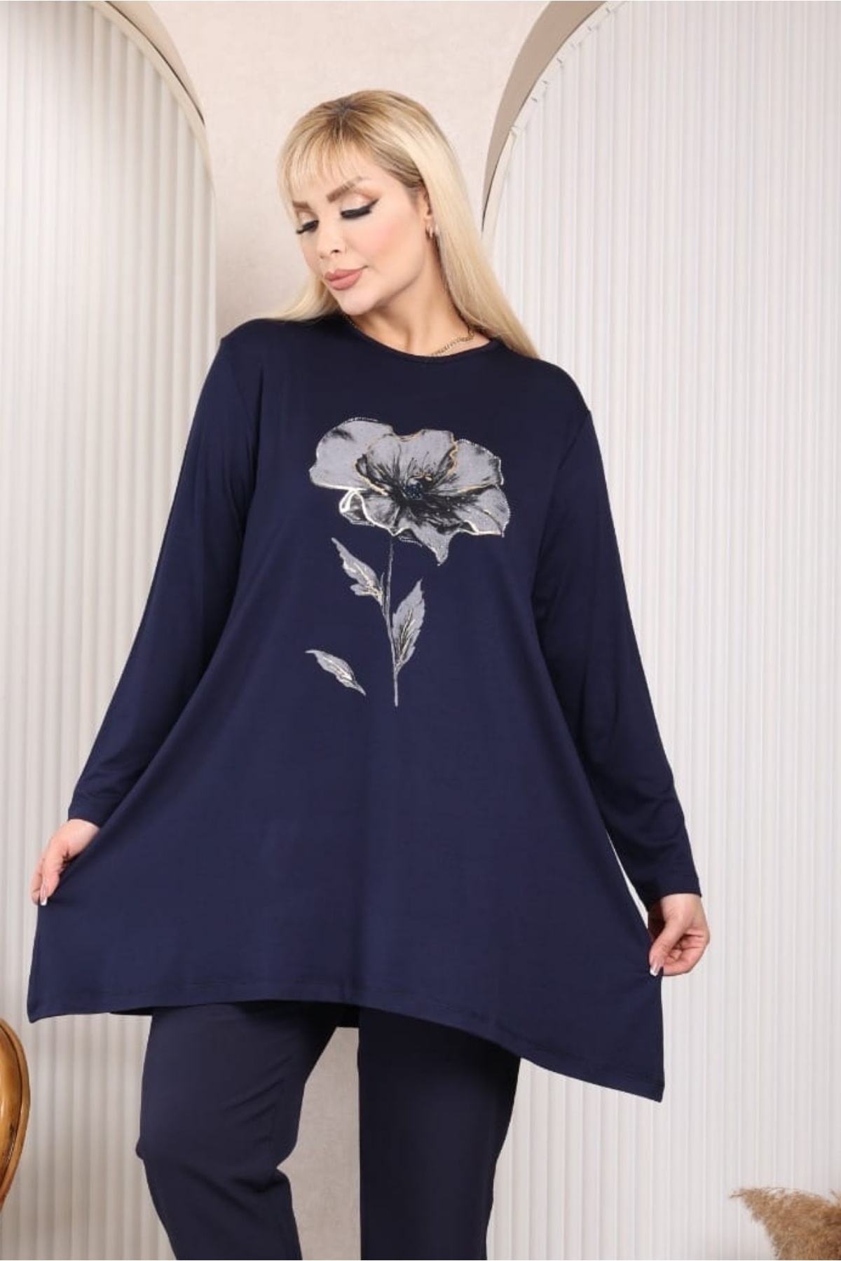 sinemisxxl lacivert önü çiçek detaylı büyük beden likralı viskon tunik