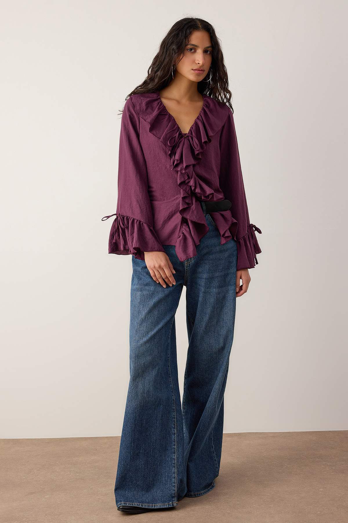 Trendyolmilla  Mor Fırfır Detaylı Dokuma Bluz TWOAW26BZ00290 - Görsel 2