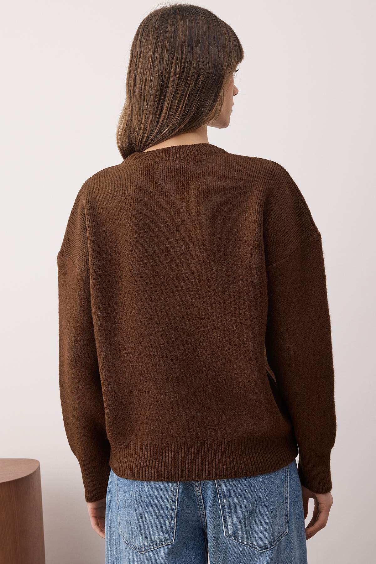 Trendyolmilla  Wardrobe Essentials Kahverengi Yünlü Premium İplik Basic Geniş Kalıp Triko Kazak | TWOAW26KZ00065 - Görsel 4