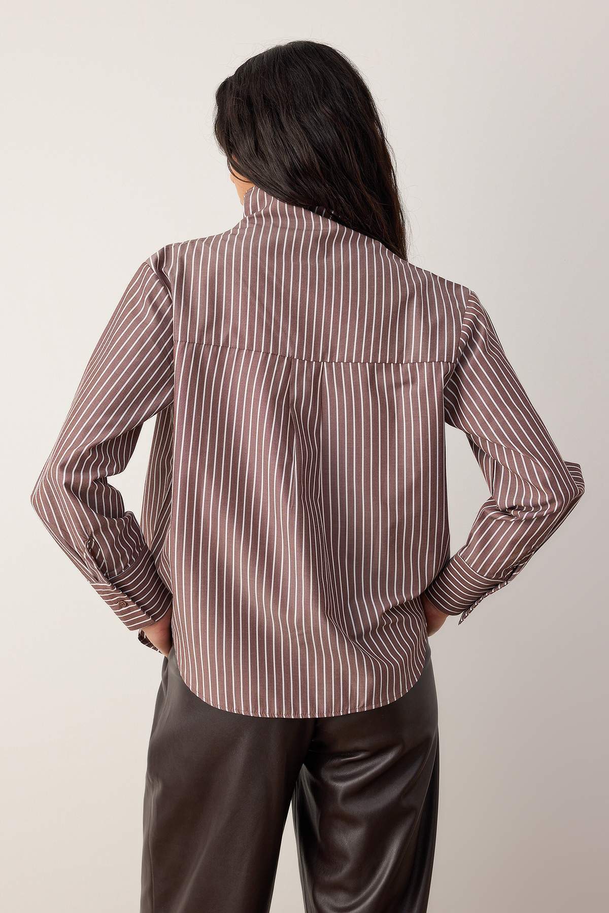 Trendyolmilla  Özel Koleksiyon Kahverengi-Çok Renkli Yaka Detaylı Düşük Omuz Gömlek TWOAW26GO00035 - Görsel 4