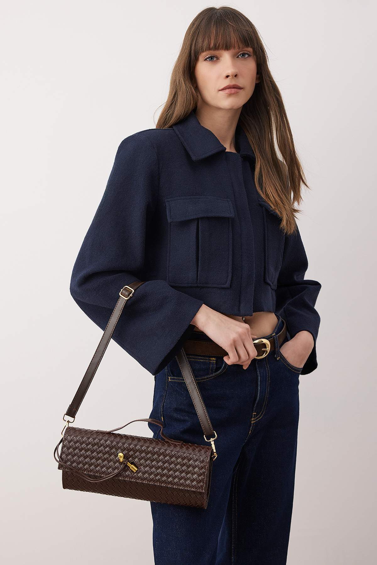 حقيبة كتف نسائية صغيرة الحجم باللون البني TAKAW26O...