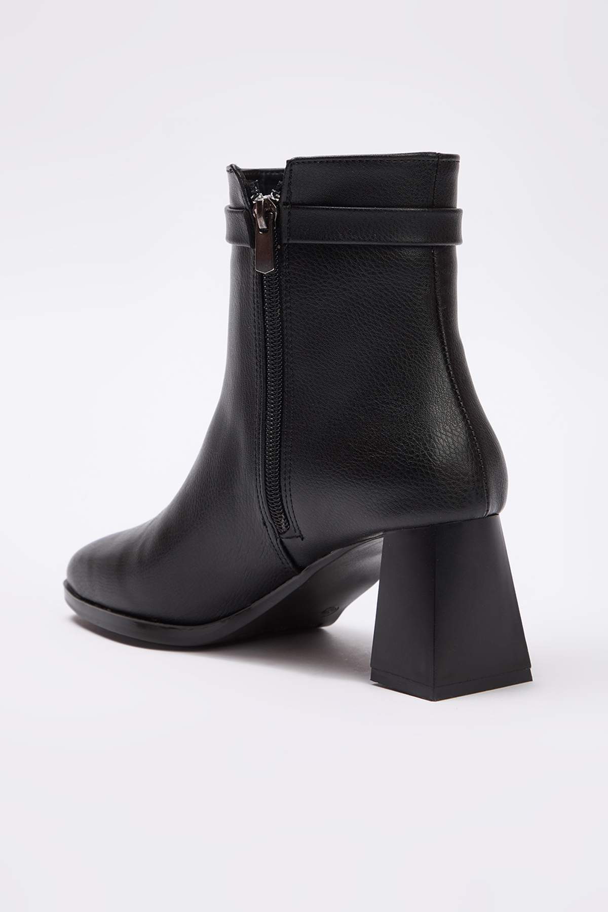trendyol-shoes-womens-boots-booties