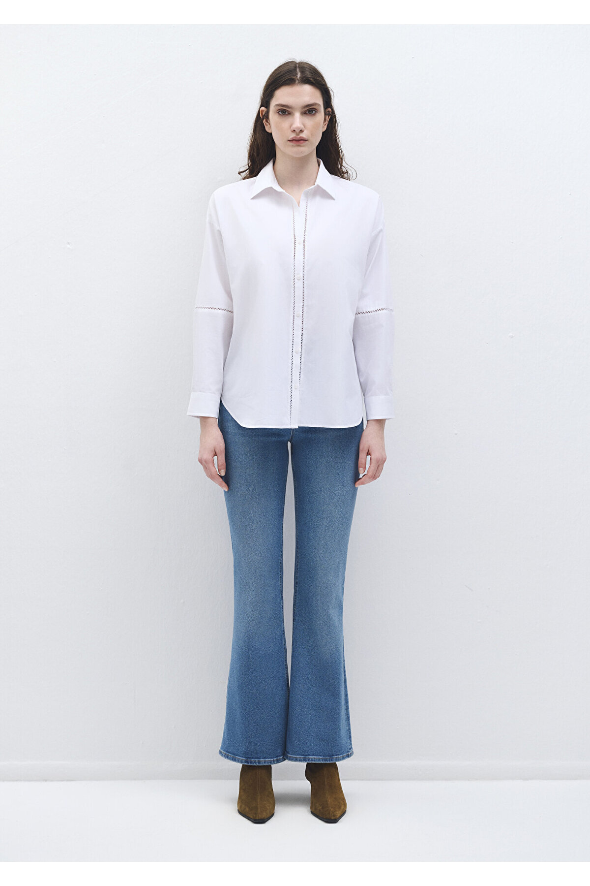 Beyaz Gömlek  Oversize / Geniş Kesim 1211030-620 — سفید — تصویر 2 از 4