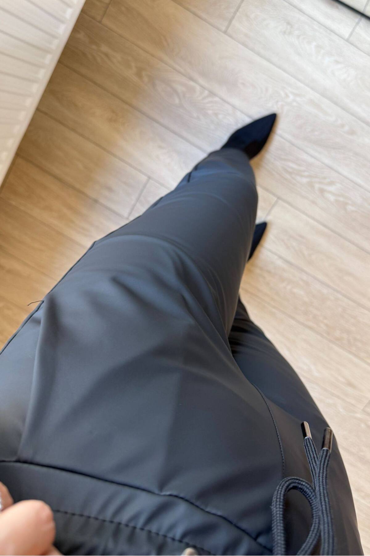 Kadın Siyah Pantolon Beli Bağcıklı Diz Dikiş Detaylı Rahat Fit