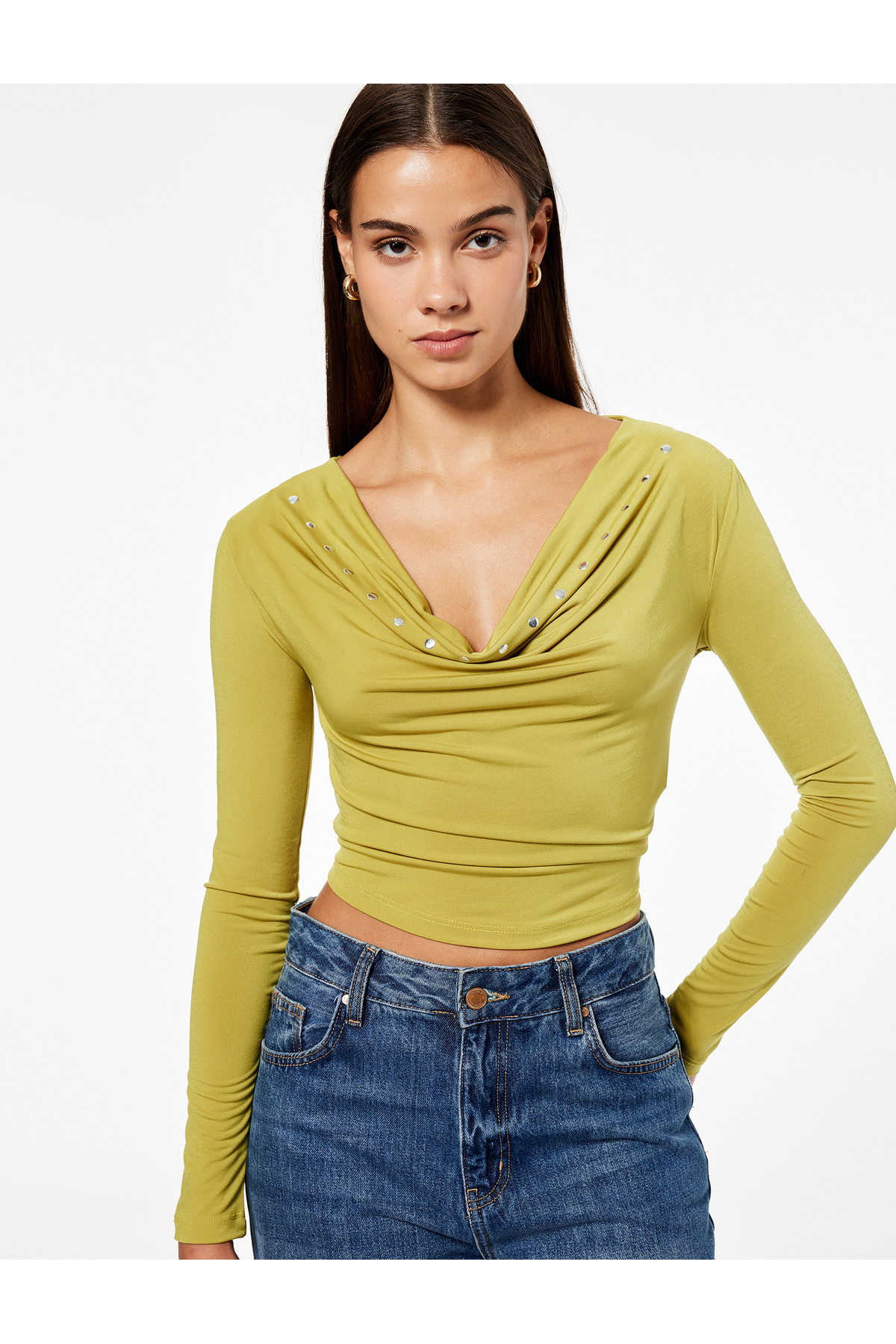 تیشرت یقه دکلته زنانه کوتون مدل اسلیم فیت آستین بلند با جزئیات فلزی