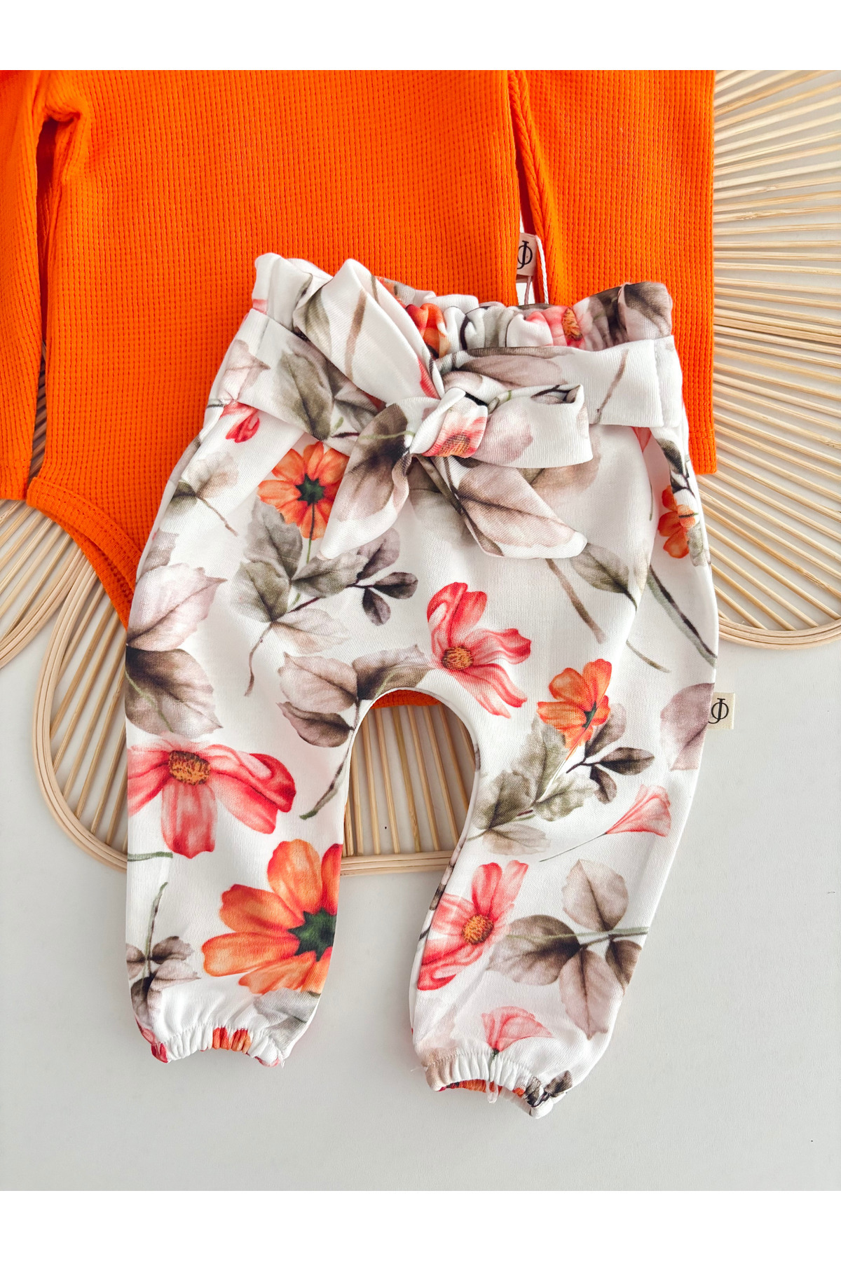 Jammybaby Juana Balon Kol Body Kemerli Pantolon Bandana %100 Pamuk Kız Bebek Dijital Çiçek Tasarım Lüks Takım fotoğrafı 5 (önizleme)