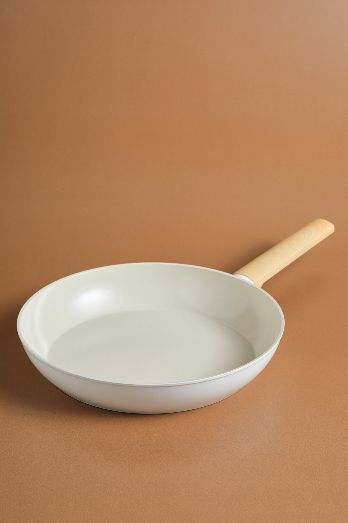 Karaca x Refika Swiss Crystal Almond Cream 0 Yağ Αντικολλητικό Τηγάνι με Επίσ...