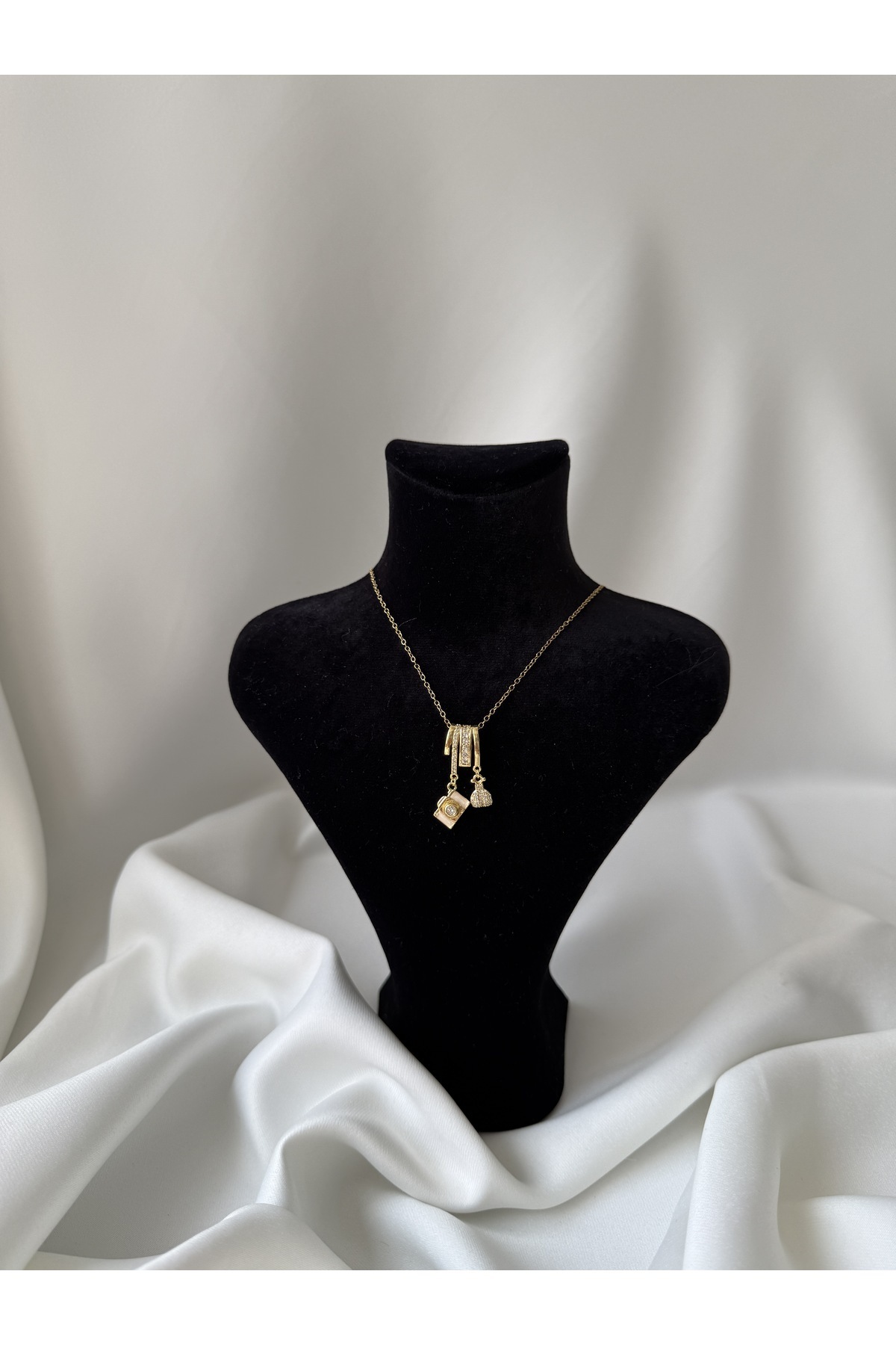 316L Çelik Gold Renk Zirkon Taşlı Sallantı Fotoğraf Makinası Figür Charm Kolye