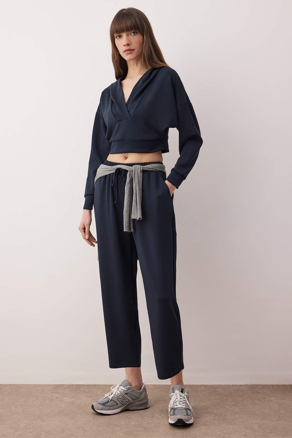 Trendyolmilla  Antrasit Relaxed/Rahat Kalıp Kapüşonlu Yumuşak Kumaşlı Esnek Örme Alt - Üst Takım TWOAW26AU00124