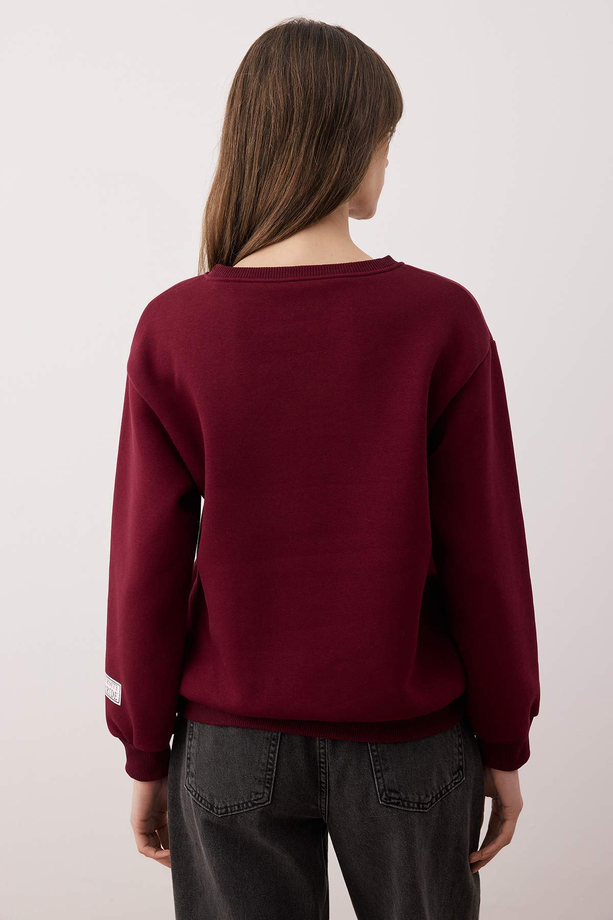 Trendyolmilla  Bordo Slogan Baskılı Bisiklet Yaka Relaxed Örme Sweatshirt TWOAW26SW00220 - Görsel 5