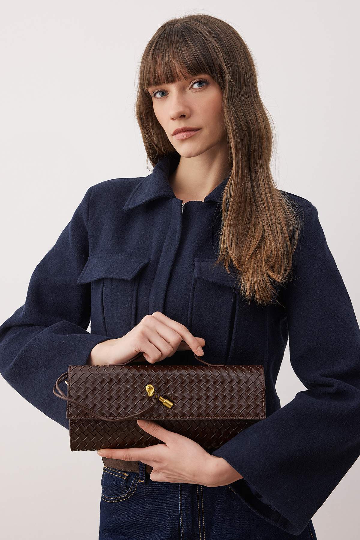 حقيبة كتف نسائية صغيرة الحجم باللون البني TAKAW26O...