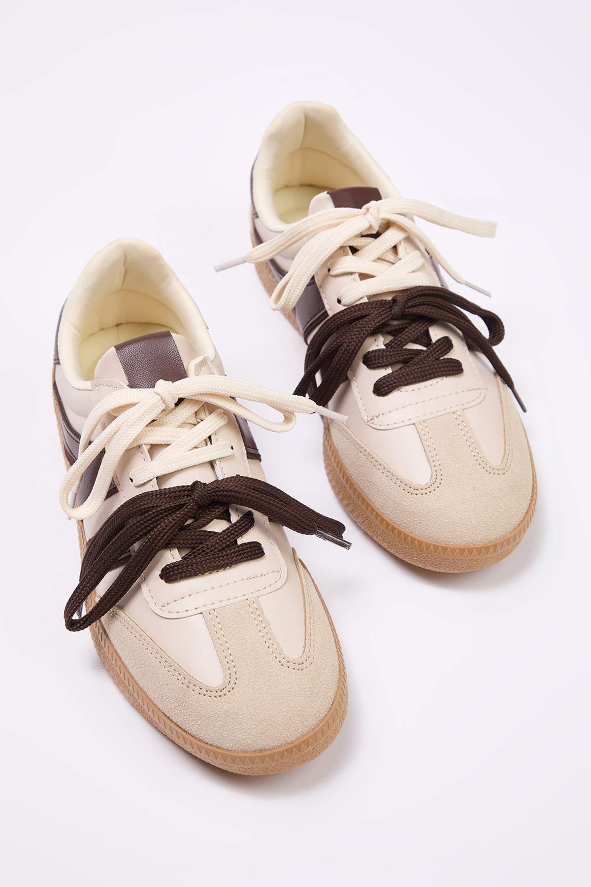 حذاء رياضي نسائي ريترو متعدد الألوان برباطين للاست...