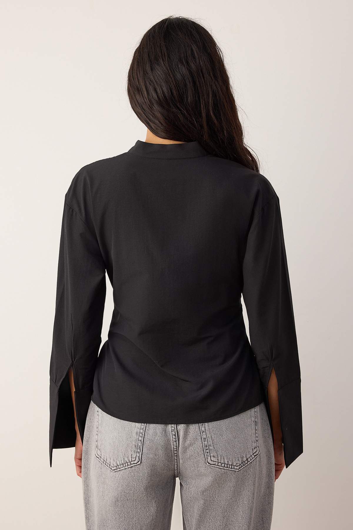 Trendyolmilla  Siyah Kuşaklı Önü Çıtçıtlı Ayarlanabilir Gömlek TWOAW26GO00067 - Görsel 9