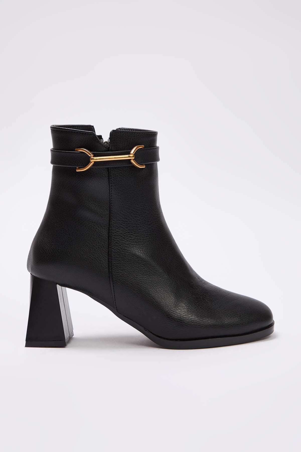 trendyol-shoes-womens-boots-booties