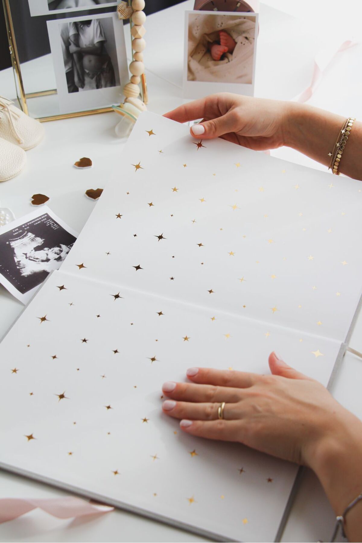 Memories and more Bebek Anı Defteri - Keten Kumaş Kapak & Altın Yaldız Baskılı fotoğrafı 3 (önizleme)