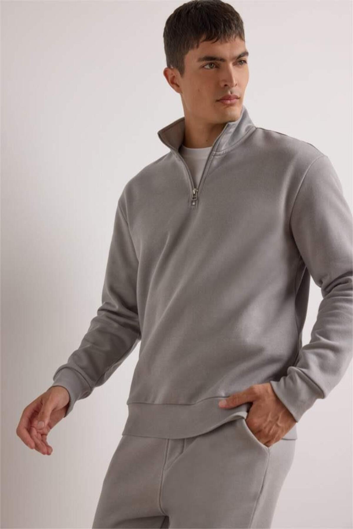 DeFacto Regular Fit Dik Yaka Yarım Fermuarlı Basic Sweatshirt X7405AZ25AU