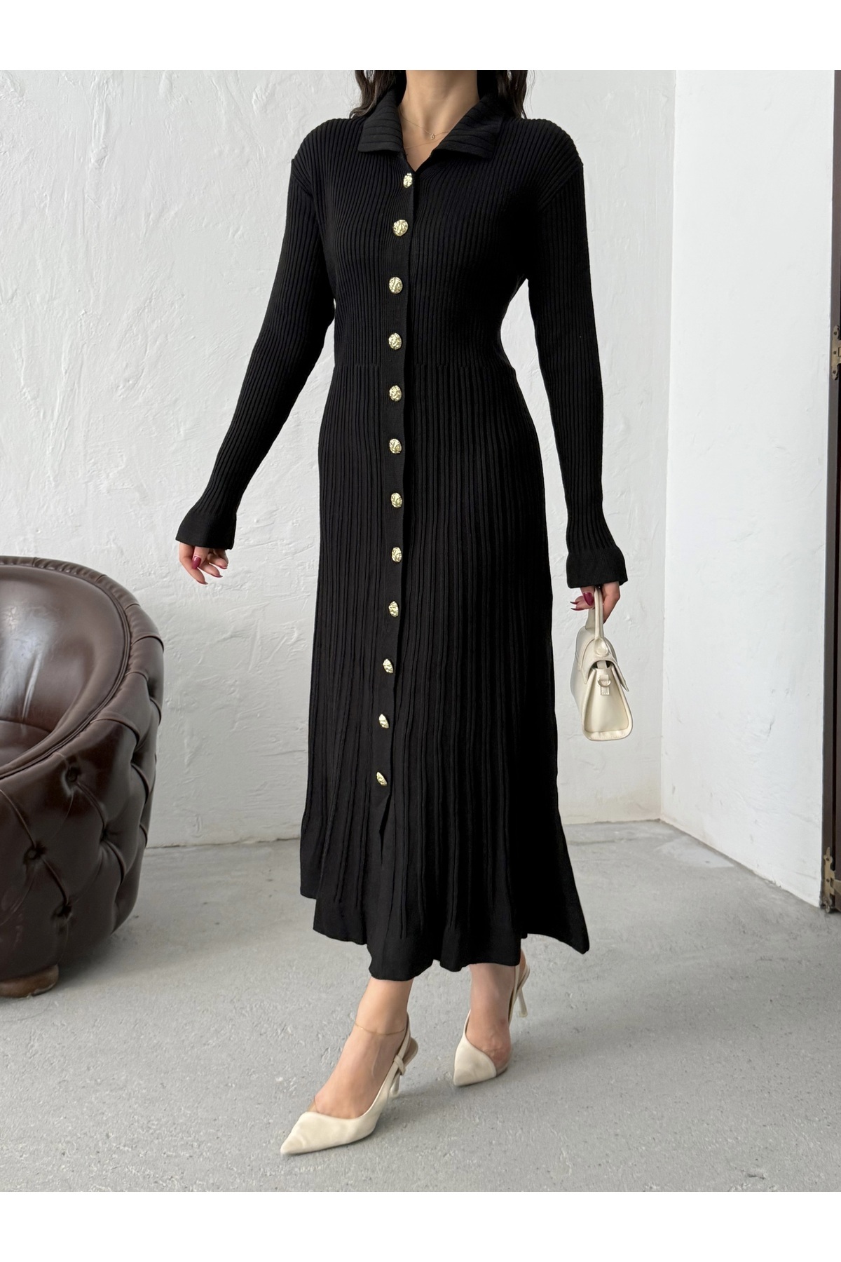 BEJNA Női fekete, stílusos, gombos, hosszú kötött ingruha