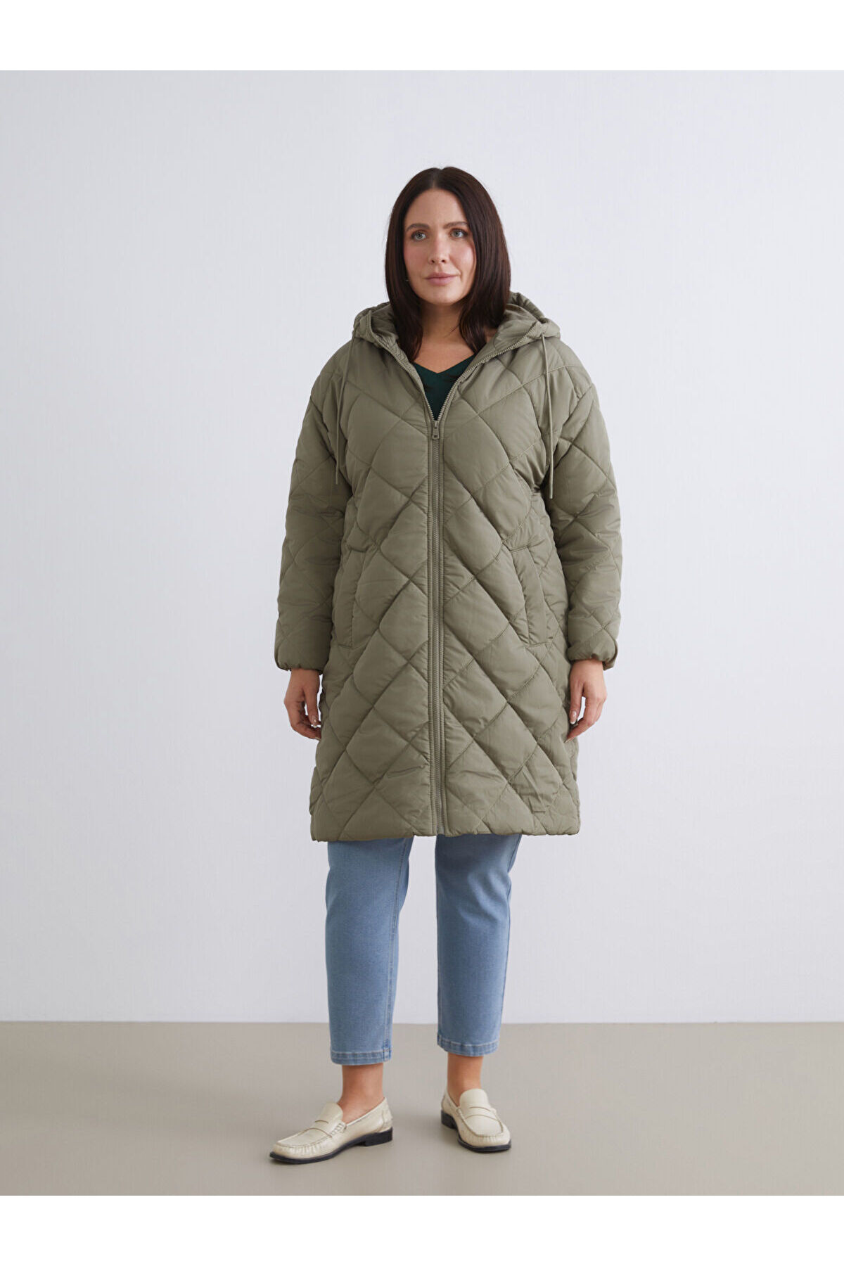 LC Waikiki Freezen Store'dan I Kapüşonlu Kapitone Kadın Şişme Mont görsel 8