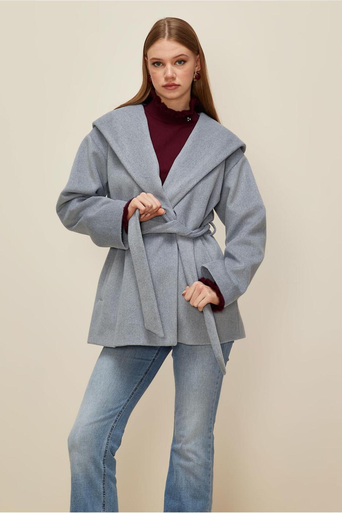 آلوینا کت قلابدار کمربنددار ۹۰۶۰۹ آلوینا کت قلابدار کمربنددار ۹۰۶۰۹