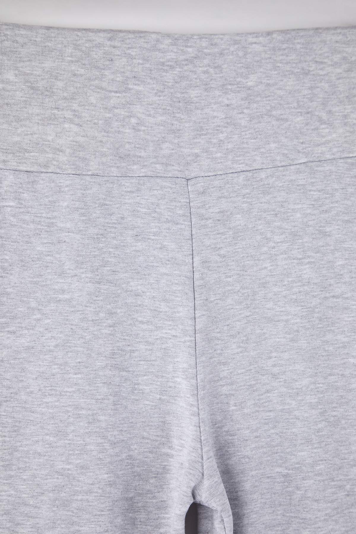 Trendyolmilla  Gri Melanj- Siyah Flare/İspanyol Paça Dökümlü Kumaş Büyük Beden Pantolon&Eşofman Altı TBBAW26AR00027 - Görsel 10