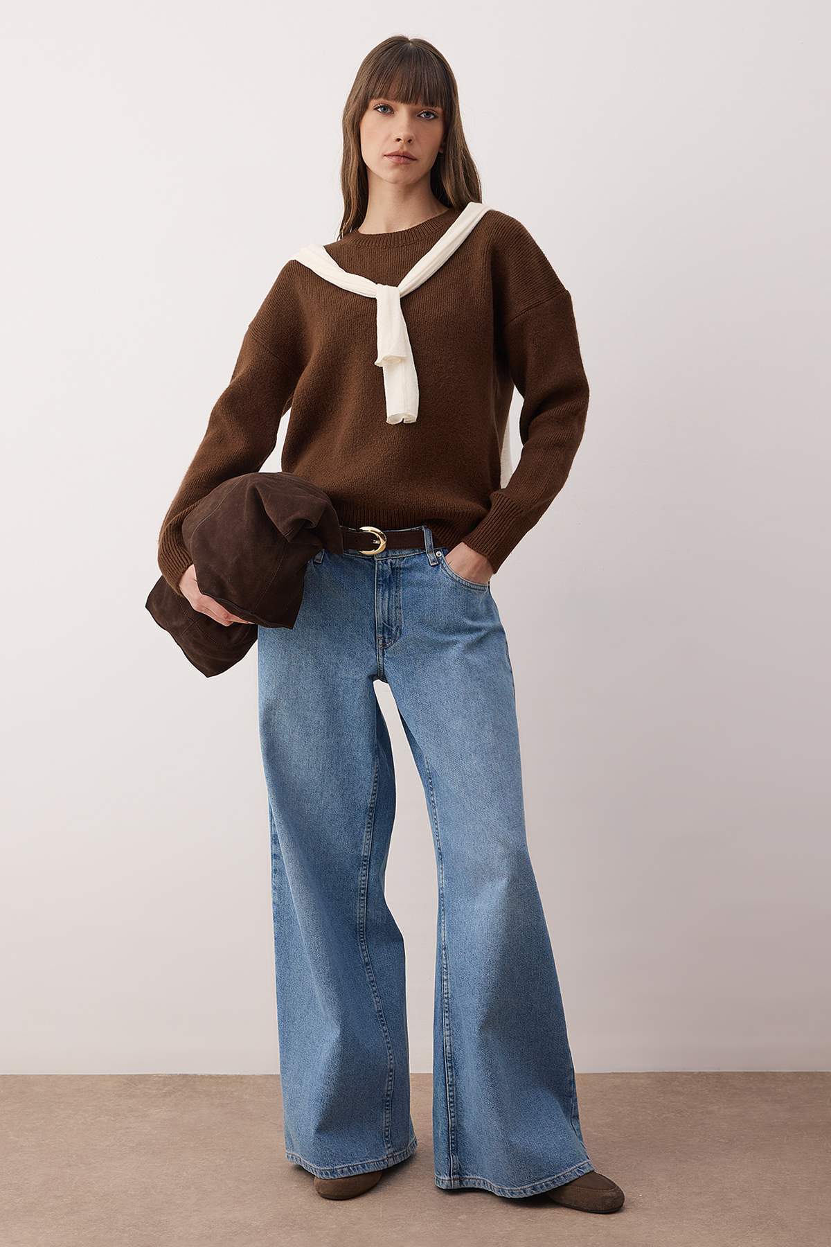 Trendyolmilla  Wardrobe Essentials Kahverengi Yünlü Premium İplik Basic Geniş Kalıp Triko Kazak | TWOAW26KZ00065 - Görsel 2